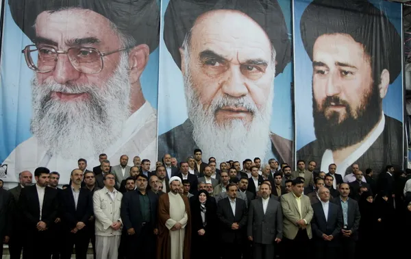 معاونین، مدیران و کارکنان وزارت امور خارجه (یکشنبه) با حضور در مرقد مطهر بنیانگذار انقلاب به مقام شامخ امام خمینی (ره) ادای احترام کردند/IRNA
