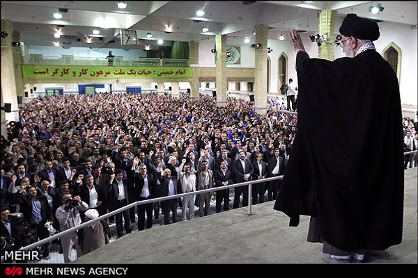 جمعی از کارگران در آستانه روز کارگر صبح امروز شنبه با حضرت آیت الله خامنه ای رهبر معظم انقلاب اسلامی دیدار کردند.