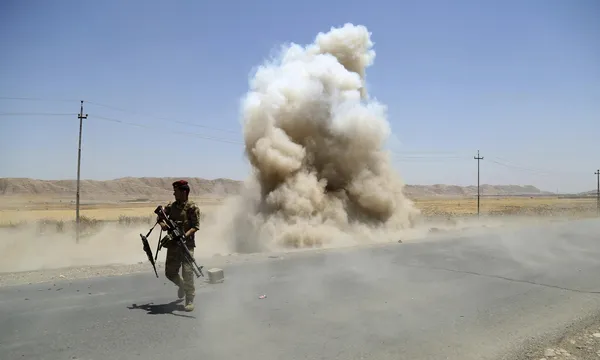 یکی از نیروهای امنیتی کرد،در حال دفاع از مناطق تحت اشغال تروریستها در شمال بغداد/Reuters
