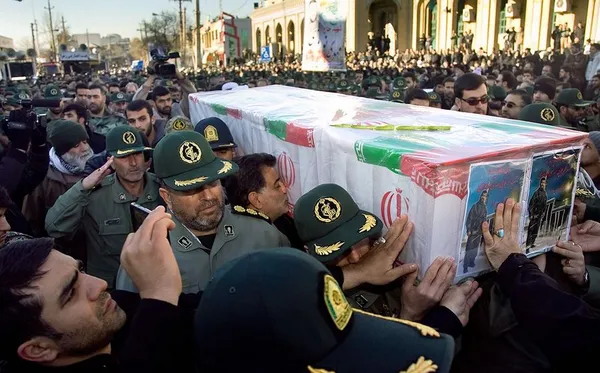 پیکر شهید مهدی نوروزی روز چهارشنبه با حضور هزاران نفر از مردم و مسوولان استان کرمانشاه تشییع شد. شهید نوروزی شنبه شب در حین دفاع از حرمین مطهر امامین عسکریین(ع) در شهر سامرا به شهادت رسید./IRNA
