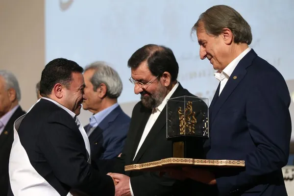 مراسم تجلیل از رهبران کارآفرین و کارآفرینان خیر و گلریزان جهت احداث ساختمان دانشکده کار&zwnj;آفرینی، شامگاه یکشنبه در تالار علامه امینی دانشگاه تهران برگزار شد./IRNA
