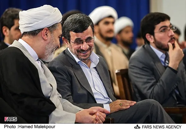 محمود احمدی نژاد رئیس&zwnj;جمهور و حجت الاسلام سلیمانی در دیدار با مسئولین ستادعالی و فعالان کانون&zwnj;های فرهنگی، هنری مساجد کشور