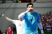 دستکش طلا به دروازه‌بان ایران رسید