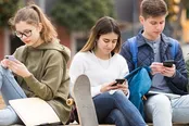 بعد از نروژ و ترکیه؛ گوشی دست کانادا هم آمد!