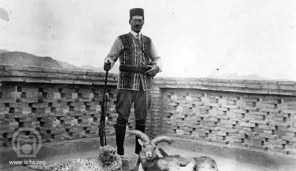 [4435- 1ع]
بار ديگر اکبر ميرزا