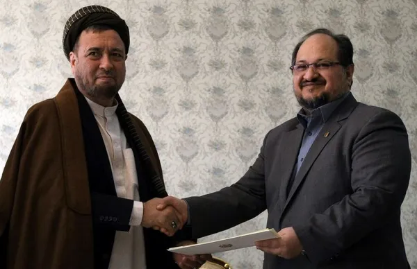 &laquo;محمد محقق &raquo;معاون رییس اجرایی دولت افغانستان امروز (دوشنبه) در مجموعه فرهنگی و تاریخی سعدآباد با &laquo;محمد شریعتمداری&raquo; معاون اجرایی رییس جمهوری دیدار و گفتگو کرد./IRNA
