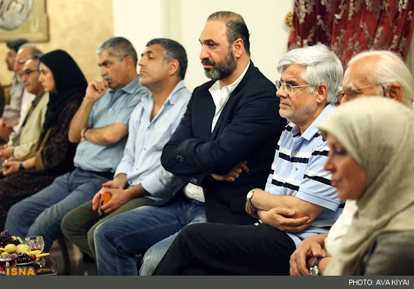 دیدار جمعی از هنرمندان با محمدرضا عارف