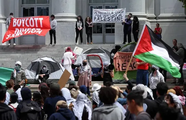تظاهرات معترضان طرفدار فلسطین در محوطه دانشگاه UC Berkeley