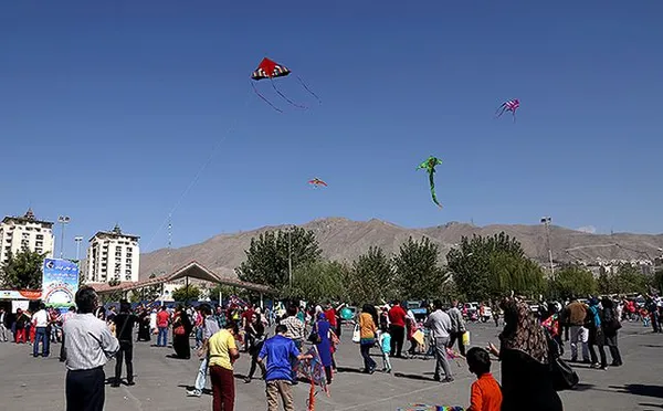 جشنواره بادبادک به مناسبت روز جهانی کودک ظهر جمعه در پارک نبوت کرج برگزارشد./MNA

