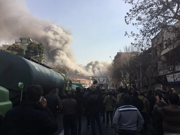 تصویر هولناک؛ جایی از تصویر که در آن آسمان دیده میشود، جایی است که چندین دهه در آن ساختمان پلاسکو جا خوش کرده بود!