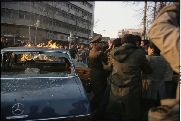 حمله و قتل ژنرال لطیفی، از ارتش ایران، در نزدیکی دانشگاه