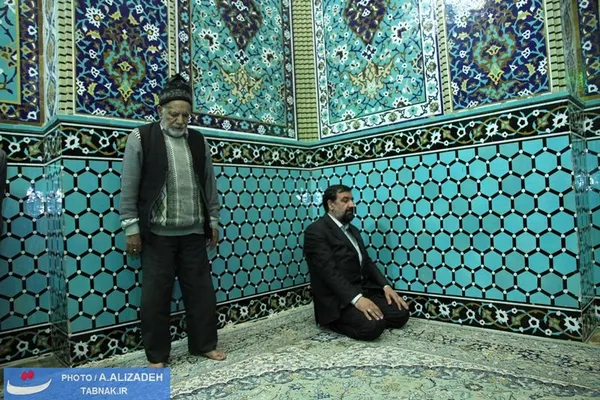 آستان مقدس امامزاده حسین جوپار و اقامه نماز مغرب و اشاء توسط دبیر تشخیص مصلحت نظام