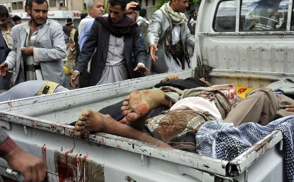 براثر انفجار انتحاری در میدان التحریر صنعا چهل و سه نفر کشته و صد و پنجاه نفر زخمی شدند.در این انفجار شرکت کنندگان در تظاهرات طرفداران جنبش انصارالله هدف قرار گرفت. این انفجار بعد از تهدید اخیر القاعده صورت گرفته است به ویژه اینکه القاعده پیش از این مسئولیت بسیاری از انفجارها علیه تظاهرکنندگان طرفدار انصارالله را در تعدادی از مناطق یمن به خصوص منطقه عمران و صنعا به عهده گرفته است./XINHUA

