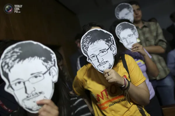 هواداران اسنودن در برزیل
UESLEI MARCELINO/REUTERS
