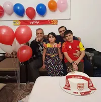 قهرمانی نچسب تی‌تی‌ها زیر سایه شائبه‌ها؛ جشن تولد پزشکیان با لوگوی تراکتور