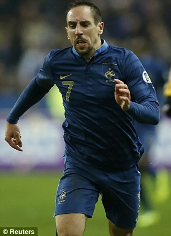 فرانسه: فرانک ریبری (Franck Ribery) - هافبک باشگاه بایرن مونیخ و یکی از کاندیداهای جدی توپ طلا است که در فصل گذشته نتایج خارق العاده ای با بایرن ونیخ کسب کرد.