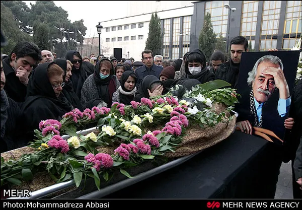 مراسم تشییع پیکر یوسف زمانی آهنگساز پیشکسوت صبح امروز شنبه در تالار وحدت برگزار شد.
