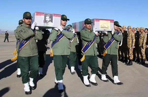 استقبال از دو شهید دوران دفاع مقدس در فرودگاه اردبیل/ایسنا
