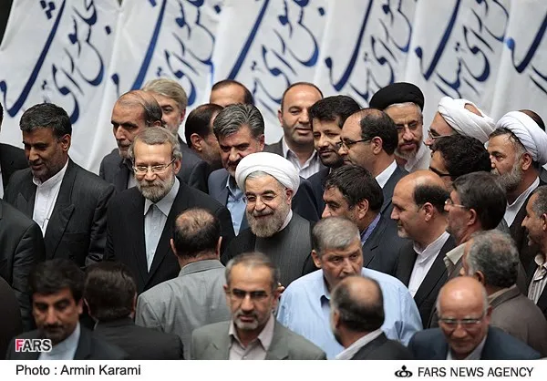 دکتر حسن روحانی، رئیس جمهور منتخب هم یک&zwnj;شنبه این هفته به همراه تعدادی از یاران خود به بهارستان رفت و در ضیافت افطار نمایندگان شرکت کرد. این نخستین دیدار رئیس جمهور منتخب و نمایندگان بود و نزدیک به بیست روز دیگر وی مبایست با وزاری پیشنهادی خود در مجلس حضور یابد.
یک&zwnj;شنبه ۲۳ تیر ۱۳۹۲
