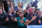 عکس: حضور مردم عزادار برای زیارت مزار مطهر رهبر شهید انقلاب در رواق دارالذکر