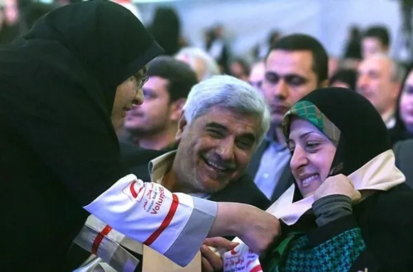 همایش روز جهانی داوطلب روز پنجشنبه با حضور فرهادی،رئیس جمعیت هلال احمر ایران و وزیر علوم،دبیرکل فدراسیون بین المللی جمعیتهای صلیب سرخ و هلال احمر،ابتکار رئیس سازمان محیط زیست و رافع رییس سازمان داوطلبان هلال احمر برگزارشد./FNA
