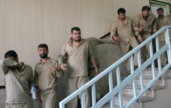 شبکه بزرگ سارقان مسلح و زورگیران در تهران شناسایی و دستگیر شدند. ۱۵ نفر از اعضای این باند دارای سابقه کیفری از جمله سرقت، شرارت، درگیری و زورگیری هستند./IRNA
