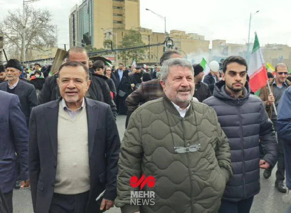 حضور رئیس شورای اطلاع&zwnj;رسانی دولت در راهپیمایی ۲۲ بهمن

الیاس حضرتی، رئیس شورای اطلاع&zwnj;رسانی دولت هم&zwnj;زمان با چهل&zwnj;وهفتمین سالگرد پیروزی انقلاب اسلامی، در راهپیمایی باشکوه ۲۲ بهمن در کنار اقشار مختلف مردم حضور یافت.