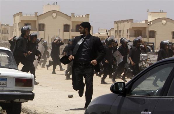اعتراض‌های مردم مصر به حکم دادگاه مبارک
REUTERS/Asmaa Waguih
