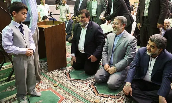 دیدار وزیر کشور با خانواده شهدا/TASNIM