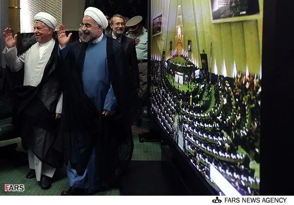 حرکت هماهنگ دستان روحانی و هاشمی