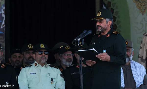 مراسم صبحگاه مشترک يگانهاي نظامي، انتظامي و بسيج استان خراسان شمالي در حضور رهبر انقلاب

21/07/91