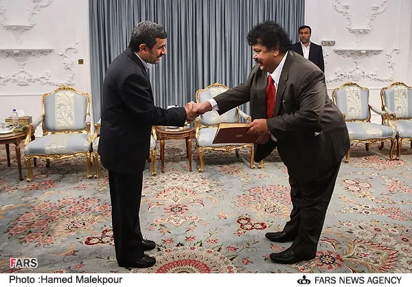 تقدیم استوارنامه توسط محمد فیضل راضین سفیر جدید سریلانکا به محمود احمدی نژاد رئیس جمهور، یکشنبه ۶ اسفند ۹۱