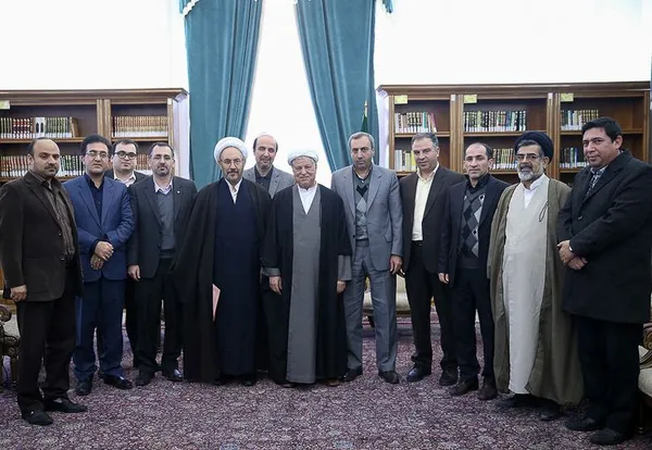 دیدار رئیس و اعضای کمیته علمی و اجرایی همایش &laquo;پیامبر رحمت و مدارا&raquo; با آیت الله هاشمی./TABNAK
