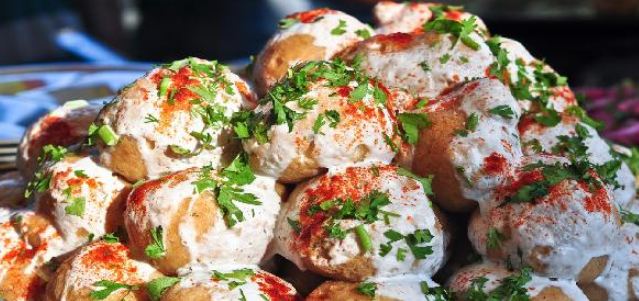خوراک Dahi vadey: این خوراک مخصوص کشور هندوستان بوده و از عدس خیس خورده به همراه سایر ادویه‌ها که در روغن سرخ شده و همراه با ماست ترش سرو می‌شود تشکیل می شود.