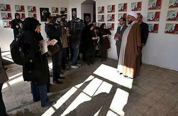 مراسم افتتاح &laquo;خانه امیرکبیر&raquo; و &laquo;خانه شهدای دانش&zwnj;آموز&raquo; صبح شنبه با حضور حجت&zwnj;الاسلام محی&zwnj;الدین بهرام محمدیان معاون پژوهشی وزیر آموزش و پرورش در محل مدرسه دارالفنون برگزار شد./FNA

