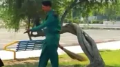 مردی برای بیدار وجدان مسئولین فاسد