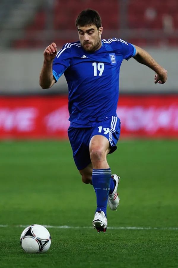 یونان: سوکراتیس پاپادو پولوس (Sokratis Papastathopoulos) - بازیکن تیم بروسیا دورتموند که با آمدن از وولفسبورگ در این فصل بوندسلیگا بسیار تأثیرگذار در تیمش ظاهر شده است. فقط سعی نکنید نام کامل او را پشت پیراهن خود بنویسید!