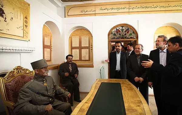 علی لاریجانی رئیس مجلس شورای اسلامی در سفر به استان اصفهان در اختتامیه جشنواره بین&zwnj;&zwnj;المللی میراث فرهنگی ناملموس حضور یافت و با آیت الله مظاهری و نماینده ولی فقیه در استان اصفهان دیدار و گفت&zwnj;وگو کرد./MNA
