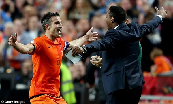 هلند: روبین فن پرسی (Robin van Persie) - مهاجم باشگاه منچستر یونایتد و تیم هلند که یکی از بهترین تمام کننده جهان به شمار می&zwnj;رود.