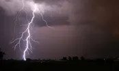 اصابت رعد و برق به ۳ زن جوان در هرمزگان