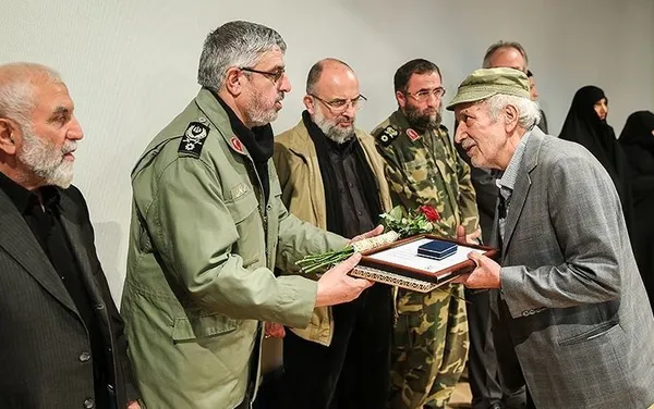 پنجمین یادواره شهدای تفحص لشگر ۲۷ محمد رسول الله بعداز ظهر چهارشنبه با حضور خانواده معظم شهدا، سردار سیدمحمد باقرزاده رئیس کمیته جستجوی مفقودین ستاد کل نیروهای مسلح، سردار محسن کاظمینی فرمانده سپاه تهران، سردار سعید قاسمی و سردار حسین همدانی برگزار شد./TASNIM
