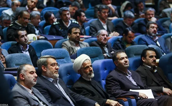جلالی رئیس مرکز پژوهشهای مجلس ، انصاری معاون پارلمانی ریاست جمهوری و رحمانی فضلی وزیر کشور 