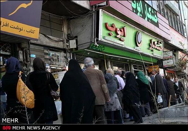سرانجام در آخرین روزهای سال صف خرید خشکبار هم تشکیل شد تا سریال صف ایستادن ایرانی ها در سال 91 حسن ختامی هم داشته باشد.
سه شنبه 29-12-91
