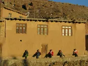 توریست های نیوزلندی در روستای پلکانی بادله کوه دامغان