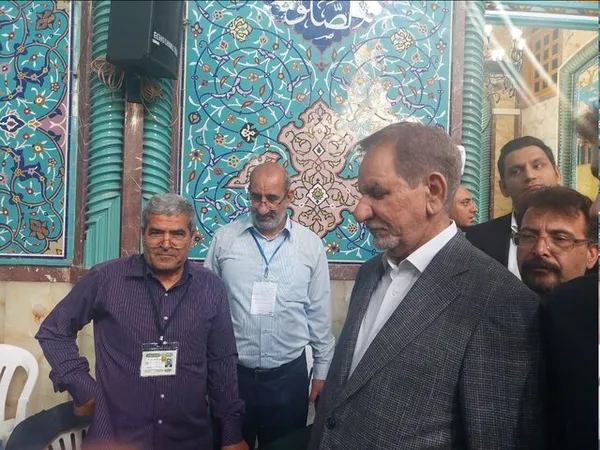 اسحاق جهانگیری معاون اول دولت یازدهم و دوزادهم :این یک بداخلاقی است. آقای پزشکیان یک شخصیت بزرگی است و یک شخصیت مستقل است که با فکر و اندیشه روشن به صحنه انتخابات آمده است. پزشکیان دولت خود را تشکیل خواهد داد. دولت هیچ کس دیگری را تشکیل نمی دهد.