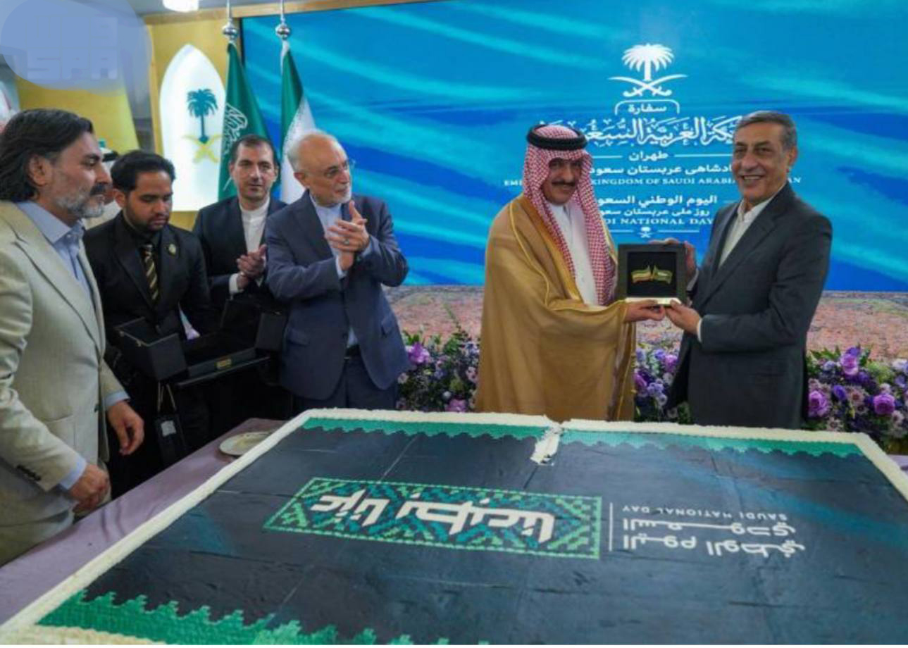 حضور سوال برانگیز قائم پناه و صالحی در جشن عربستان / این حضور چه پیامی به یمن و افکار عمومی ایران میدهد؟ حضور سوال برانگیز قائم پناه و صالحی در جشن عربستان / این حضور چه پیامی به یمن و افکار عمومی ایران میدهد؟