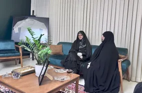 عکس: دختر پزشکیان در منزل سرداران شهید رشید و حاجی‌زاده