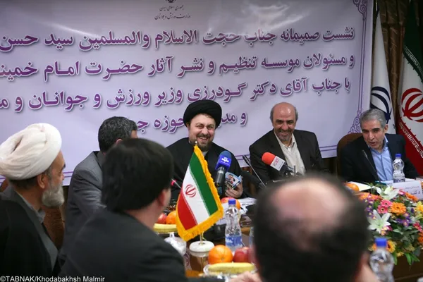 نشست صمیمی وزیر ورزش با یادگار امام(ره)
