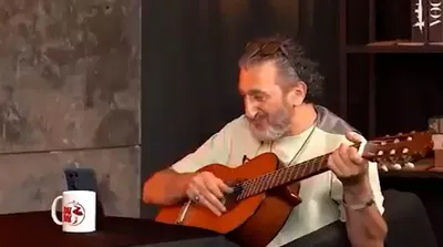 چه نهان داری آن خنده را ؛ یوسف صیادی