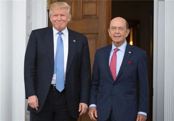 وزیر بازرگانی

&laquo;ویلبر راس&raquo;، یک سرمایه&zwnj;گذار میلیاردر و بنیان&zwnj;گذار شرکت &laquo;WL Ross & Co.&raquo; است. وی به دلیل تغییر ساختار شرکت&zwnj;های شکست&zwnj;خورده و رو به ورشکستگی به عنوان &laquo;پادشاه ورشکستگی&raquo; شناخته می&zwnj;شود. مجله فوربس، ثروت وی را 2.9 میلیارد دلار تخمین زده است.